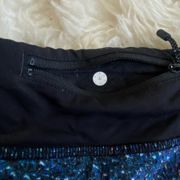 Lululemon galaxy shorts - Picture 4 of 8